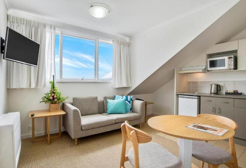 Отель Aligned Corporate Residences Williamstown