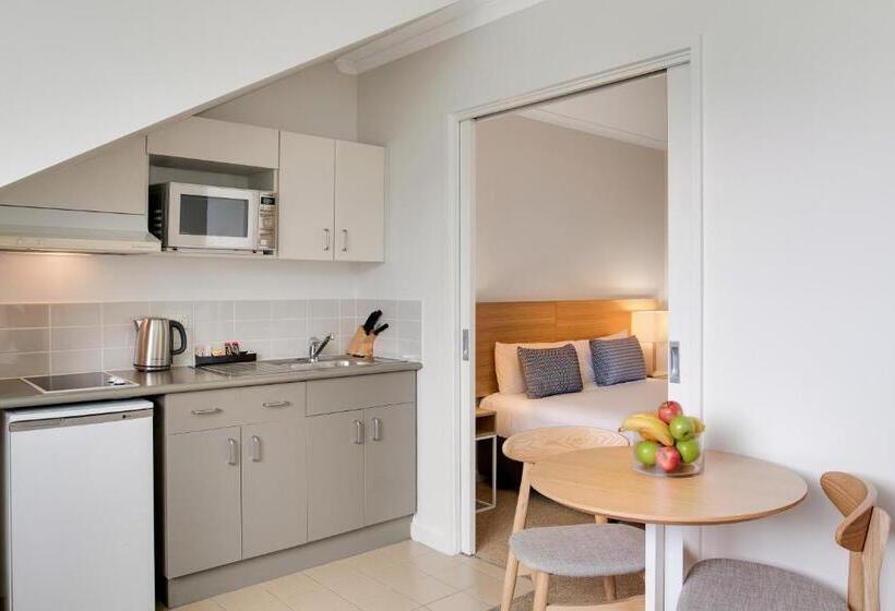 Отель Aligned Corporate Residences Williamstown