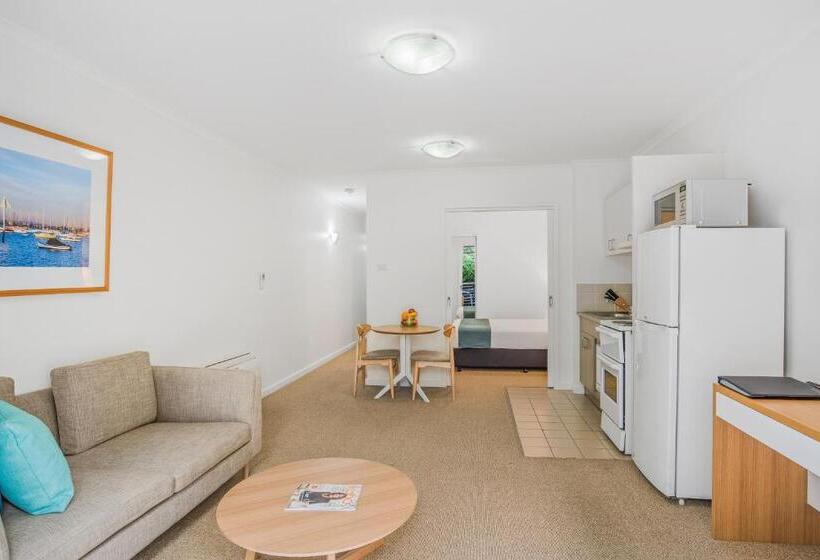 Отель Aligned Corporate Residences Williamstown