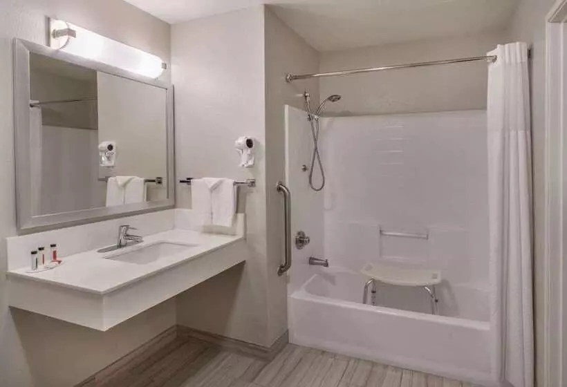 هتل Baymont By Wyndham Albuquerque Airport