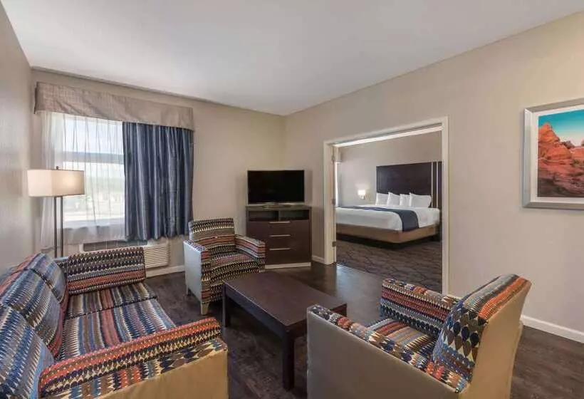 هتل Baymont By Wyndham Albuquerque Airport