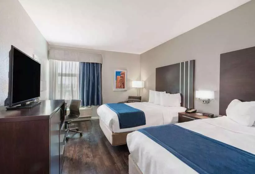 هتل Baymont By Wyndham Albuquerque Airport