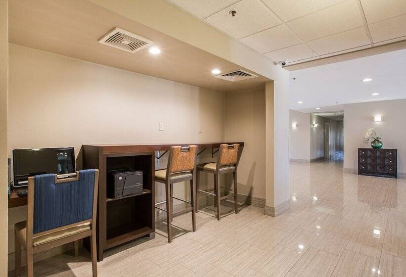 فندق Baymont By Wyndham Albuquerque Airport