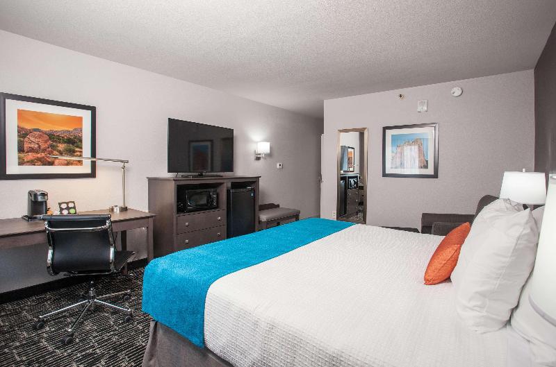 فندق Best Western Holiday Manor