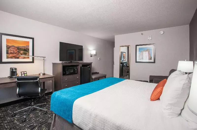 فندق Best Western Holiday Manor