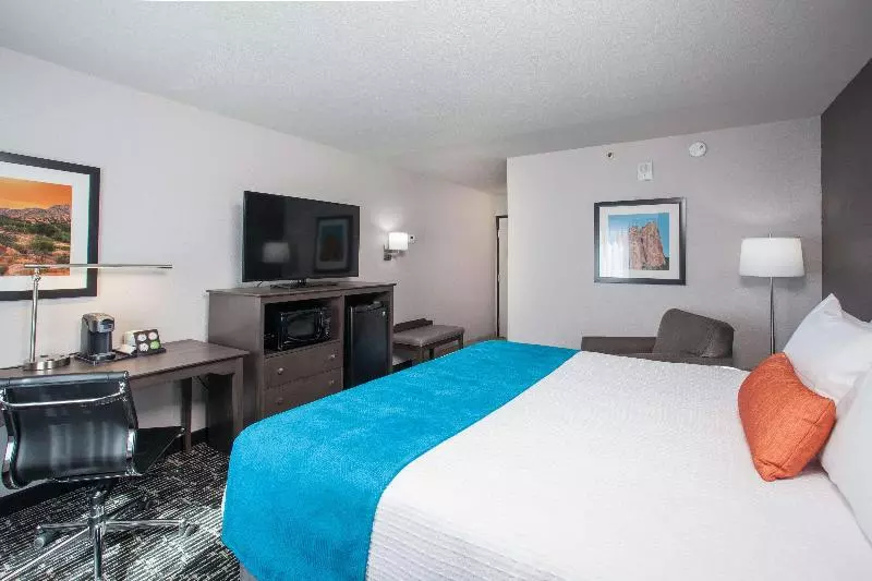 فندق Best Western Holiday Manor