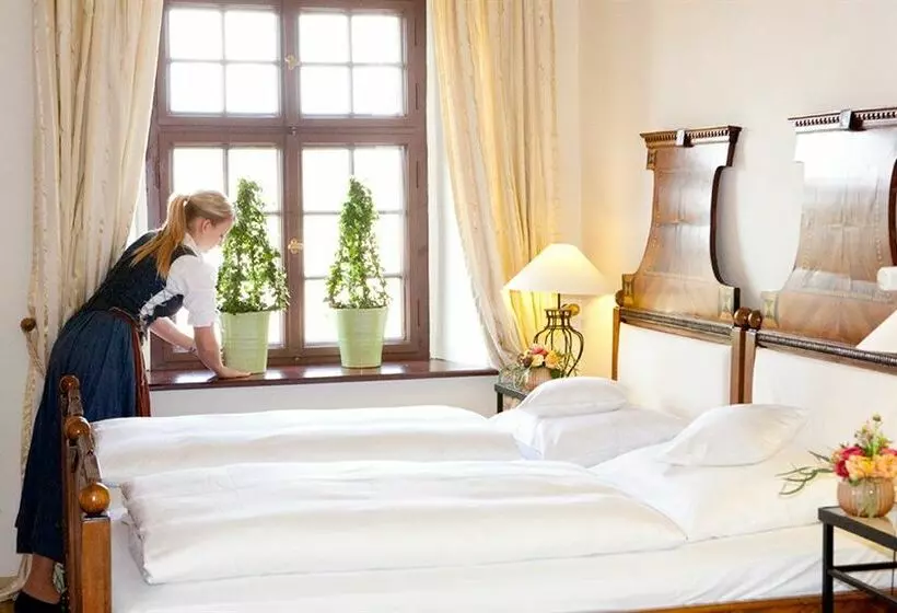 בית מלון כפרי Burg Wernberg