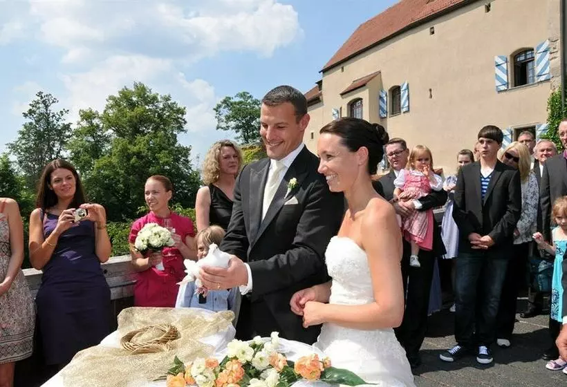 בית מלון כפרי Burg Wernberg