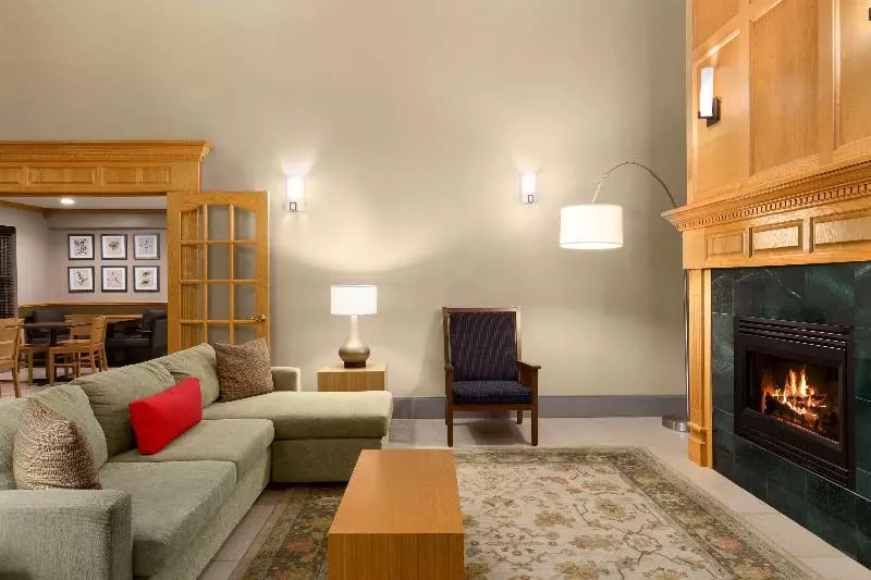 هتل Country Inn & Suites Rochester South Mayo Clinic