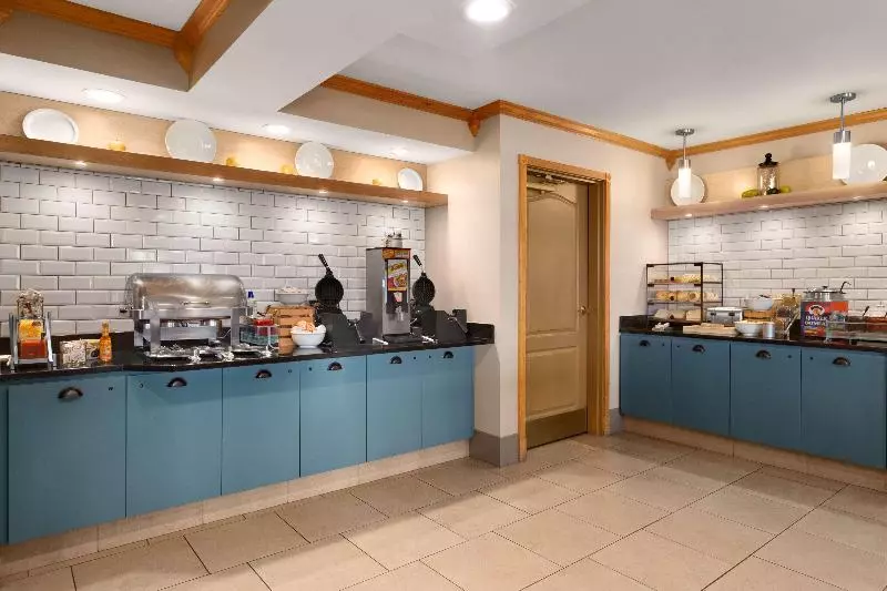 هتل Country Inn & Suites Rochester South Mayo Clinic