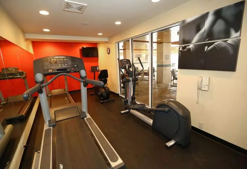 هتل Country Inn & Suites Rochester South Mayo Clinic