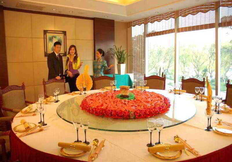 Lijiang Waterfall Hotel Guilin