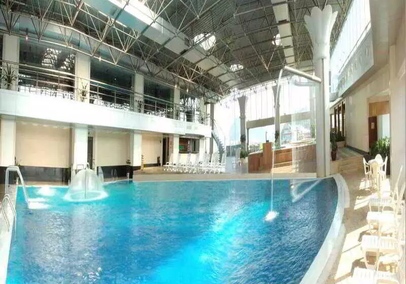 Lijiang Waterfall Hotel Guilin