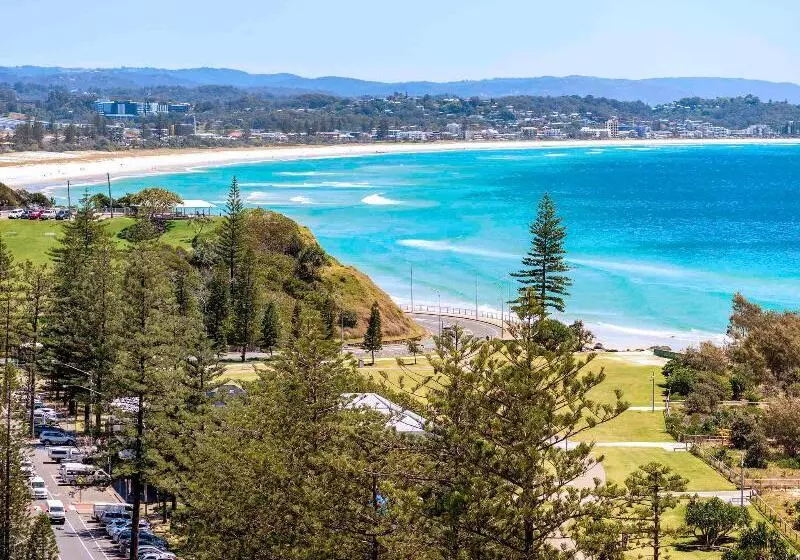 Отель Mantra Coolangatta Beach