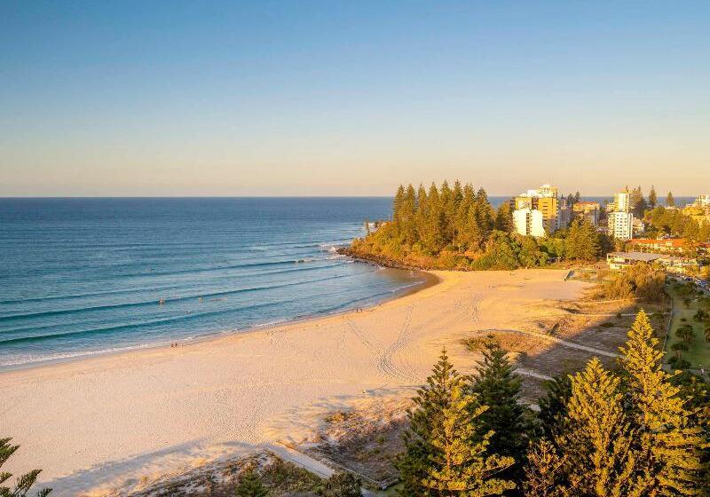 בית מלון כפרי Mantra Coolangatta Beach