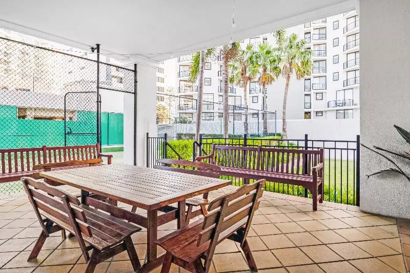 Отель Mantra Coolangatta Beach