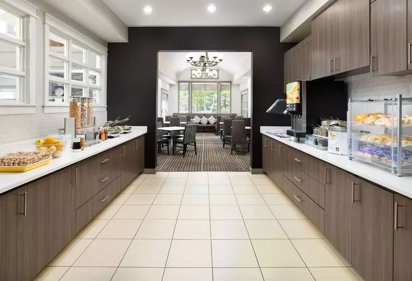 هتل Residence Inn Des Moines West At Jordan Creek Town Center