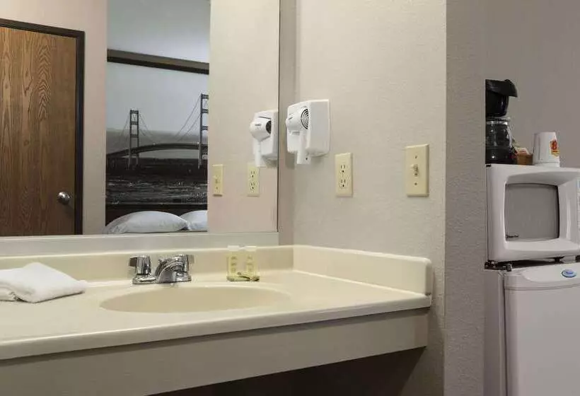 מוטל Super 8 By Wyndham Manistee