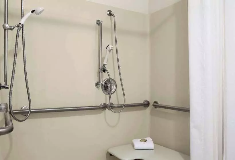 מוטל Super 8 By Wyndham Manistee