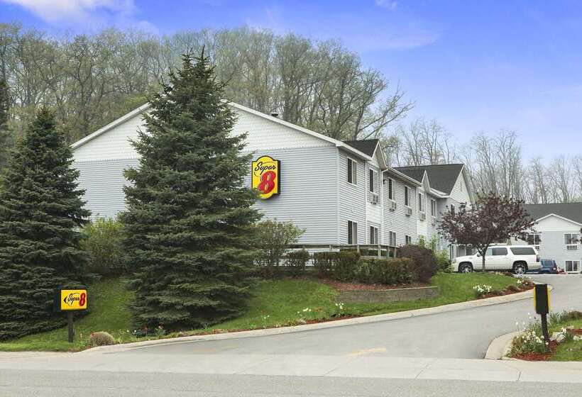 Motelli Super 8 By Wyndham Manistee