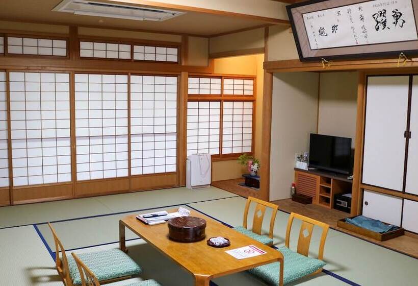 فندق Sanbe Onsen Kokumin Shukusha Sanbesou