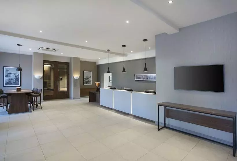 فندق Leonardo East Midland Airport