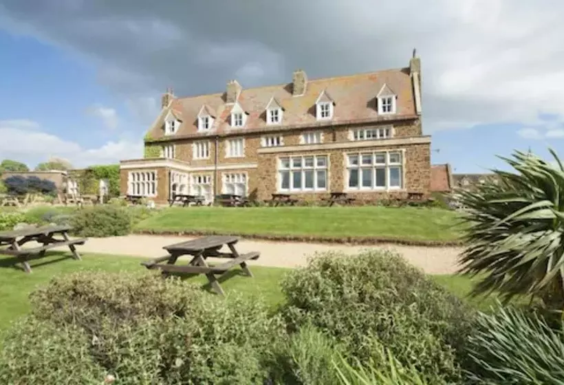 בית מלון כפרי The Golden Lion