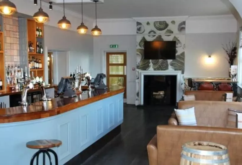 בית מלון כפרי The Golden Lion