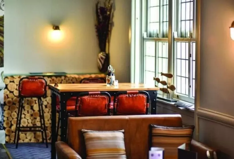 בית מלון כפרי The Golden Lion