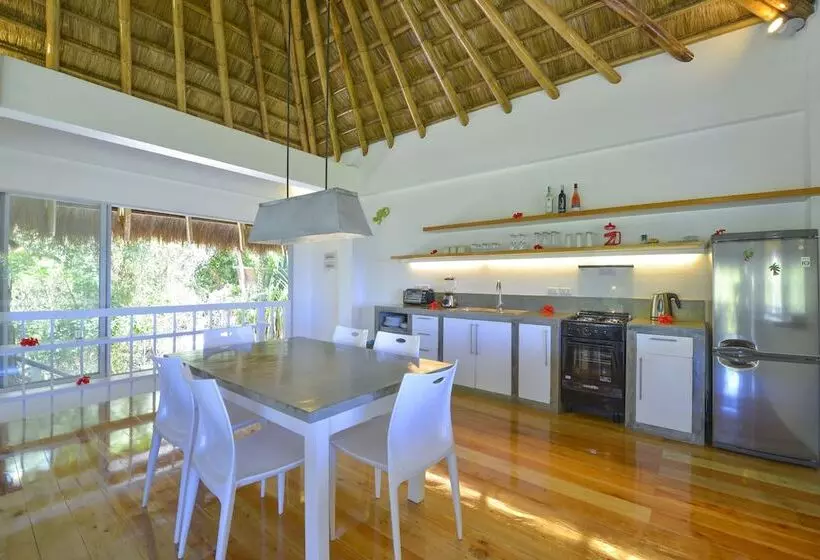 ホテル Diniview Villas