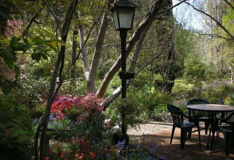 בית מלון כפרי Merrimeet Cottages