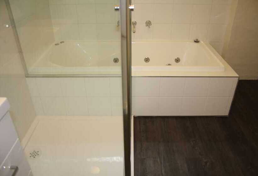 בית מלון כפרי Merrimeet Cottages