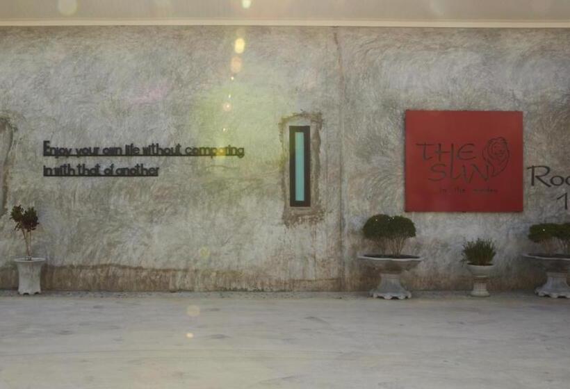 בית מלון כפרי The Sun Resort Ratchaburi