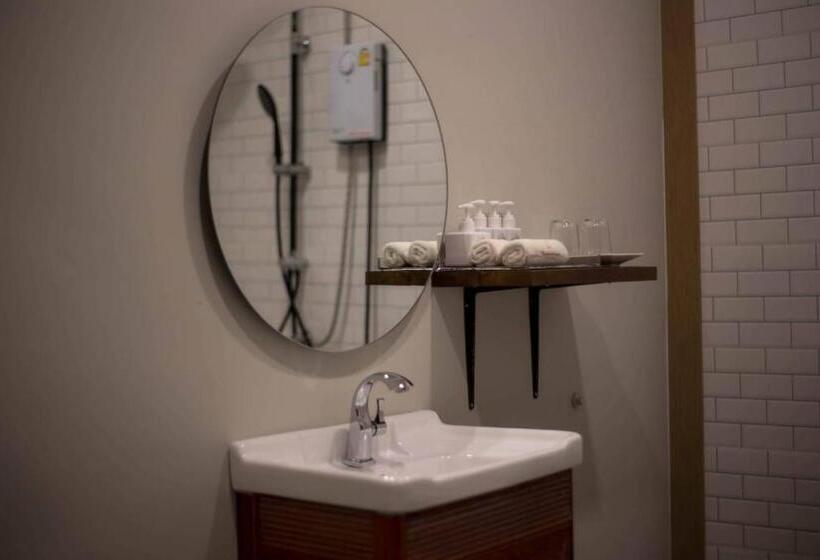 בית מלון כפרי The Sun Resort Ratchaburi