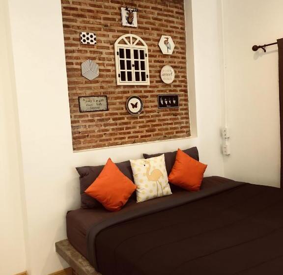 בית מלון כפרי The Sun Resort Ratchaburi