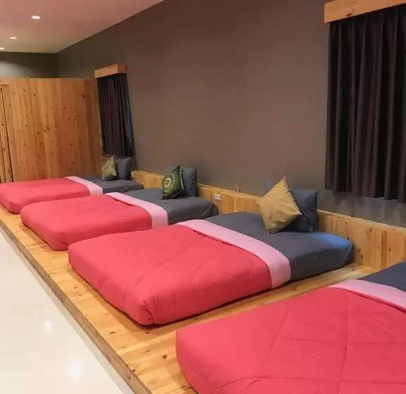 هتل The Sun Resort Ratchaburi
