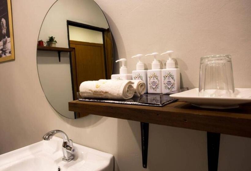 בית מלון כפרי The Sun Resort Ratchaburi