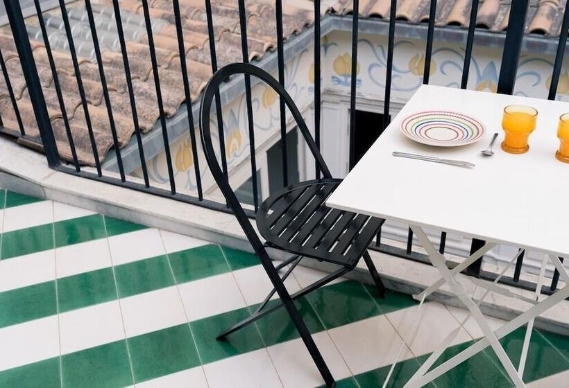 تختخواب و صبحانه Mojocohouse