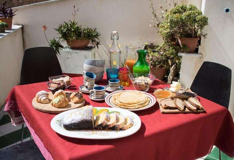 تختخواب و صبحانه Mojocohouse