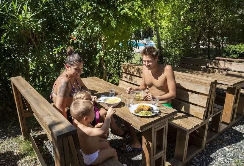 Hotelli Hu Montescudaio Village