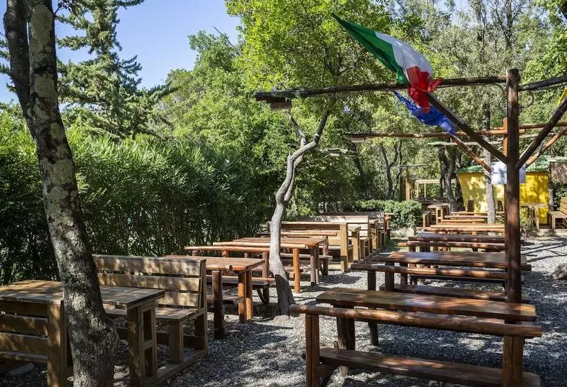 Hotelli Hu Montescudaio Village