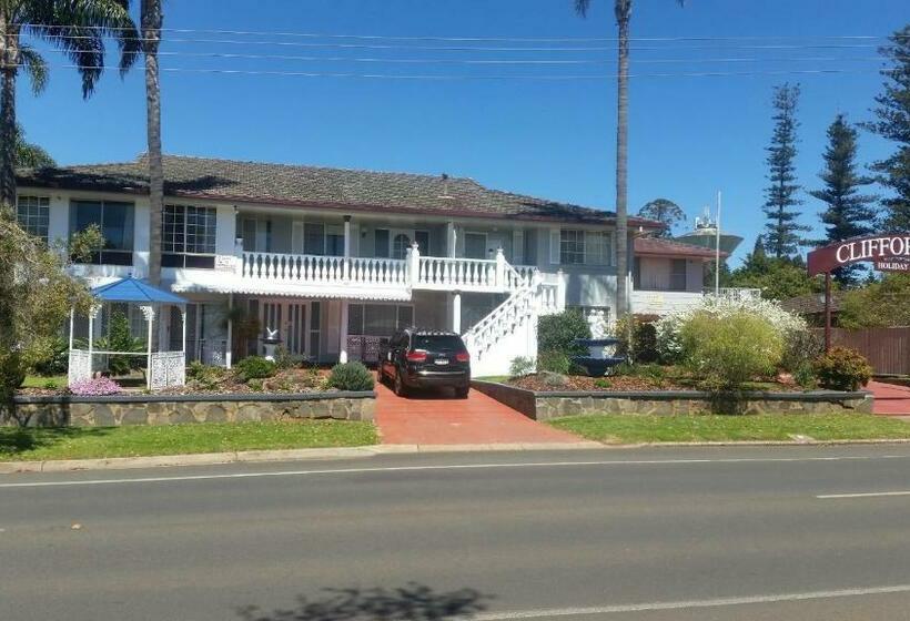 مُتل Clifford Park Motor Inn