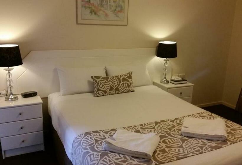 مُتل Clifford Park Motor Inn