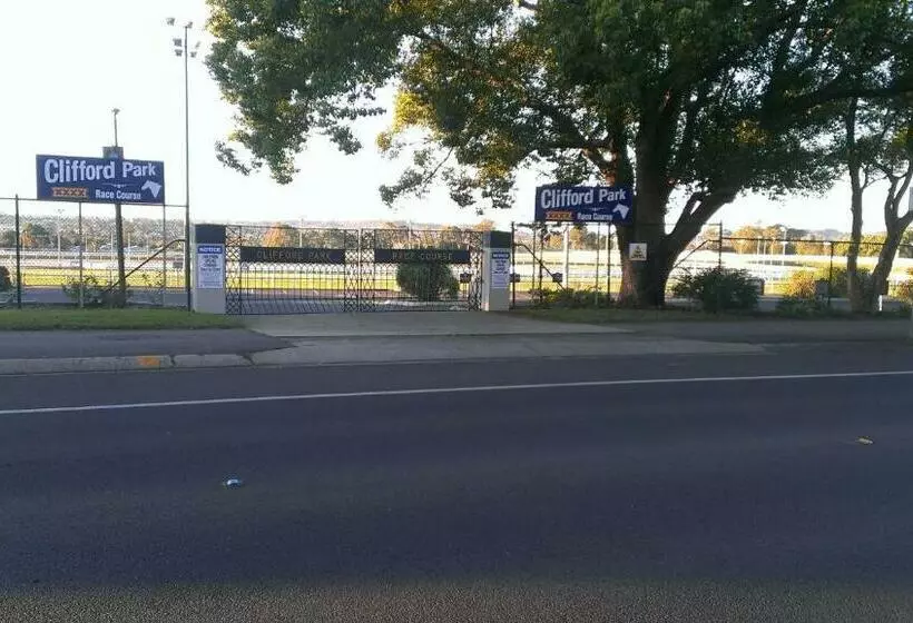 モーテル Clifford Park Motor Inn
