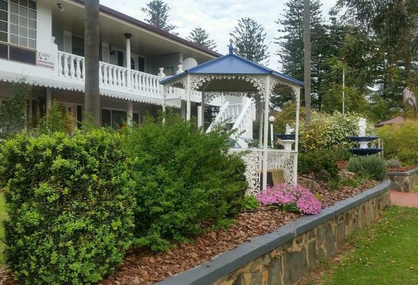 مُتل Clifford Park Motor Inn