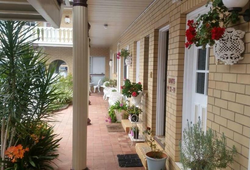 مُتل Clifford Park Motor Inn