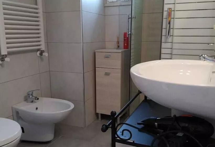 پانسیون Cconforthotels R&b Cavour   Self Check In