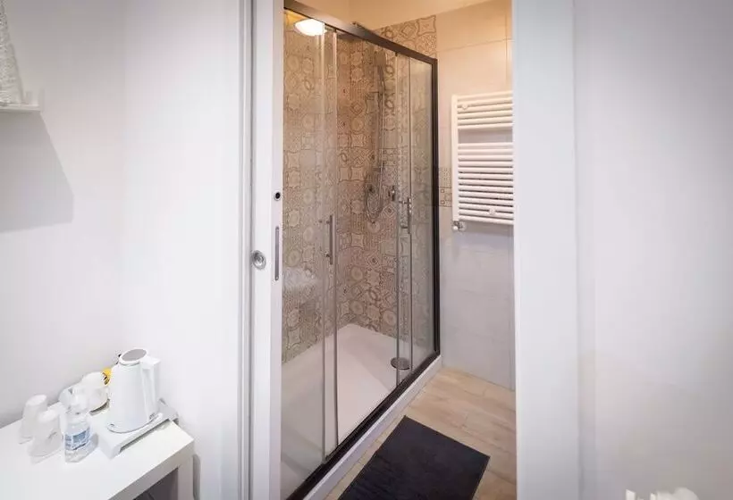 پانسیون Cconforthotels R&b Cavour   Self Check In