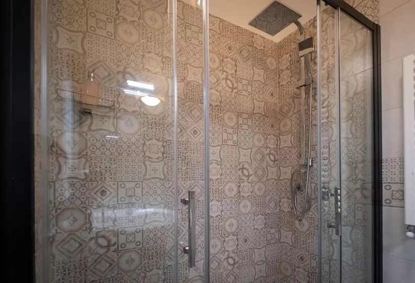 پانسیون Cconforthotels R&b Cavour   Self Check In