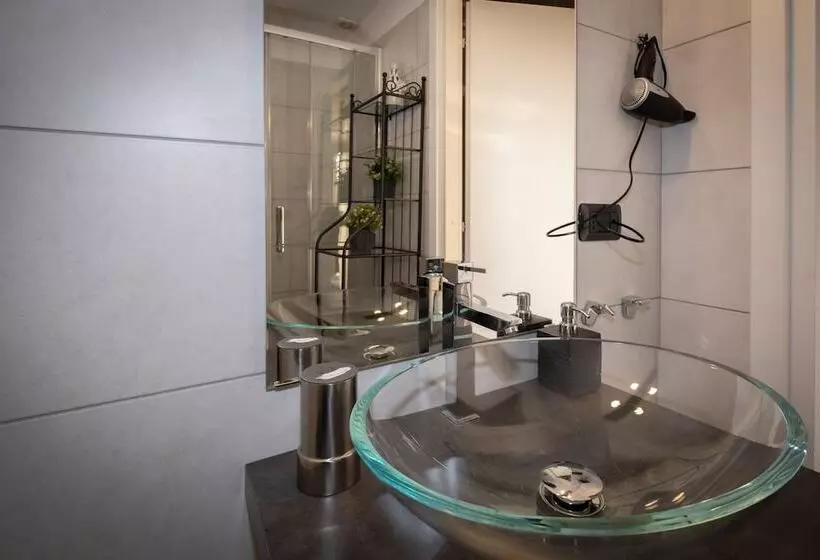 پانسیون Cconforthotels R&b Cavour   Self Check In